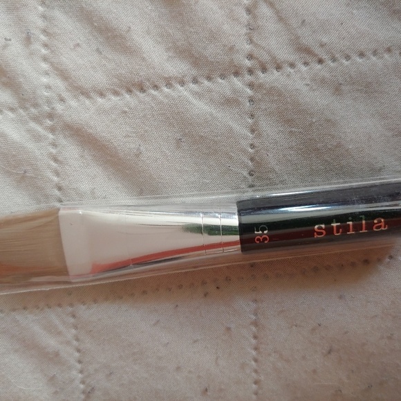 Foundation, concealer and brush kit - Picture 5 of 5